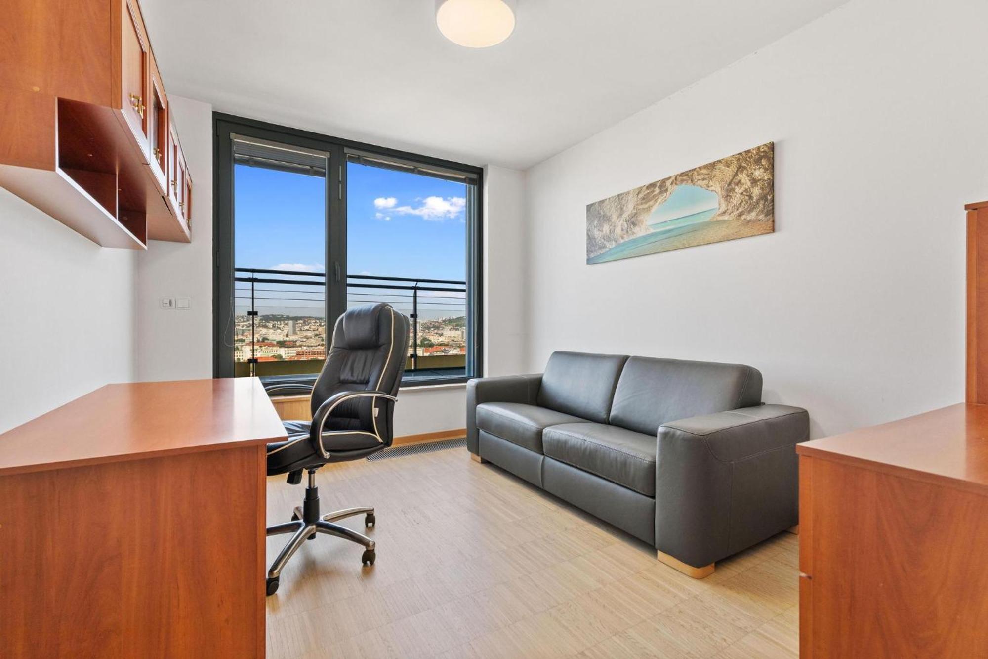 Sky Apartman In Bratislava - With 2 Parking Places Εξωτερικό φωτογραφία
